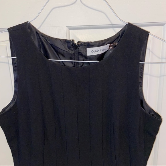 Calvin Klein petit LBD to accentuate your figure and boost your ego. Fit n flare - Picture 3 of 9